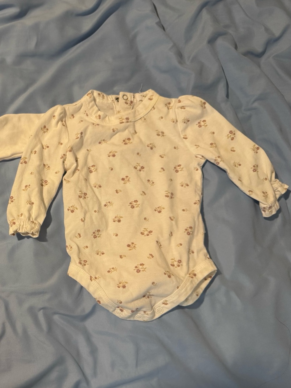 Tahari Cream Floral Long-Sleeve Baby Bodysuit